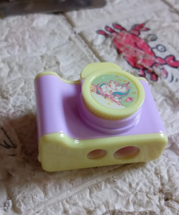 Camera Shape Pencil Sharpener – Stylish & Lightweight Manual Sharpener for Kids & Office Use (1 Pc)