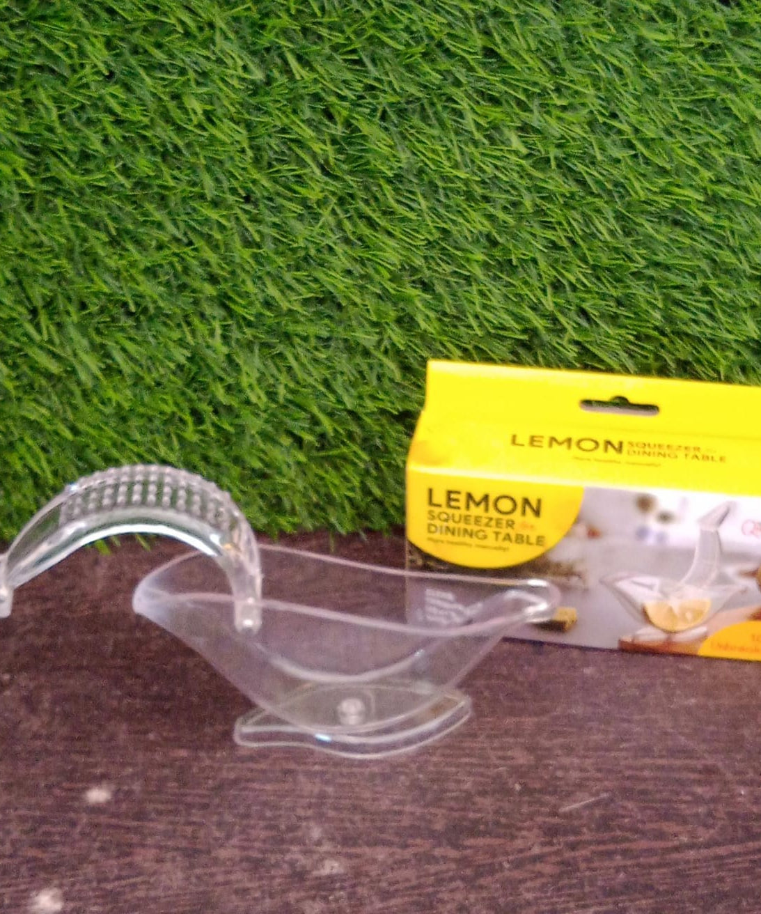 Fruit juicer with color box packaging