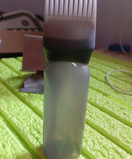 Comb Applicator Bottle, Hair Oil Applicator Bottle for Hair Dye Bottle Applicator Brush with Graduated Scale, Professional Brush Applicator Comb Hairdressing Coloring Styling Tool (1 Pc), Hair accessories