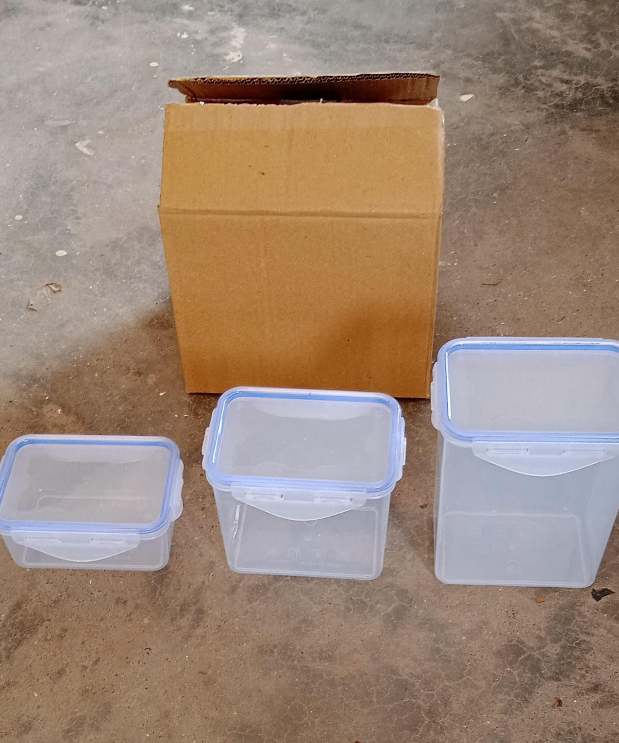 Plastic storage jars with secure locking lids, set of 3.