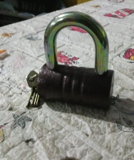 Heavy-Duty Iron Padlock – 82mm Black Spray Lock with Brass Core & 5 Keys, Waterproof & Anti-Theft