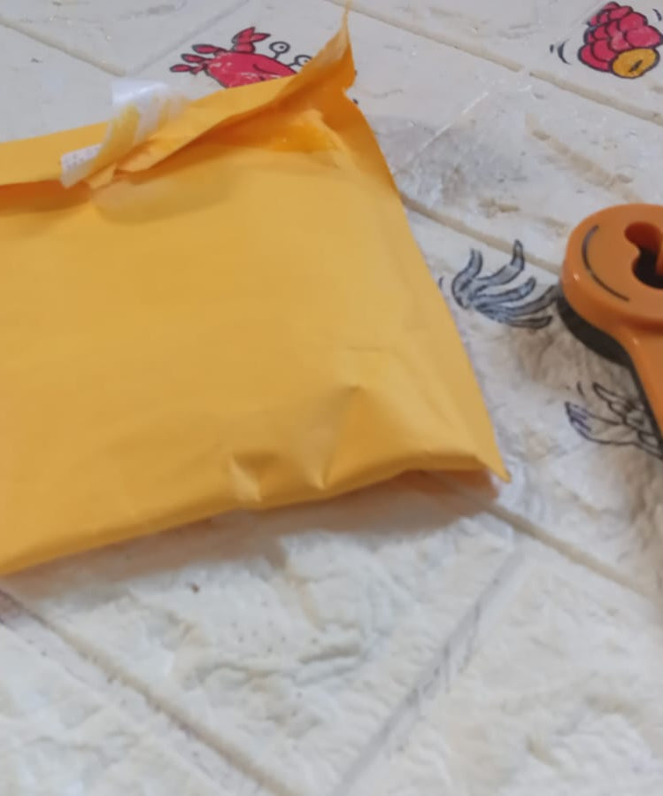 Compact bean slicer with grater and peeler functions for efficient kitchen work.