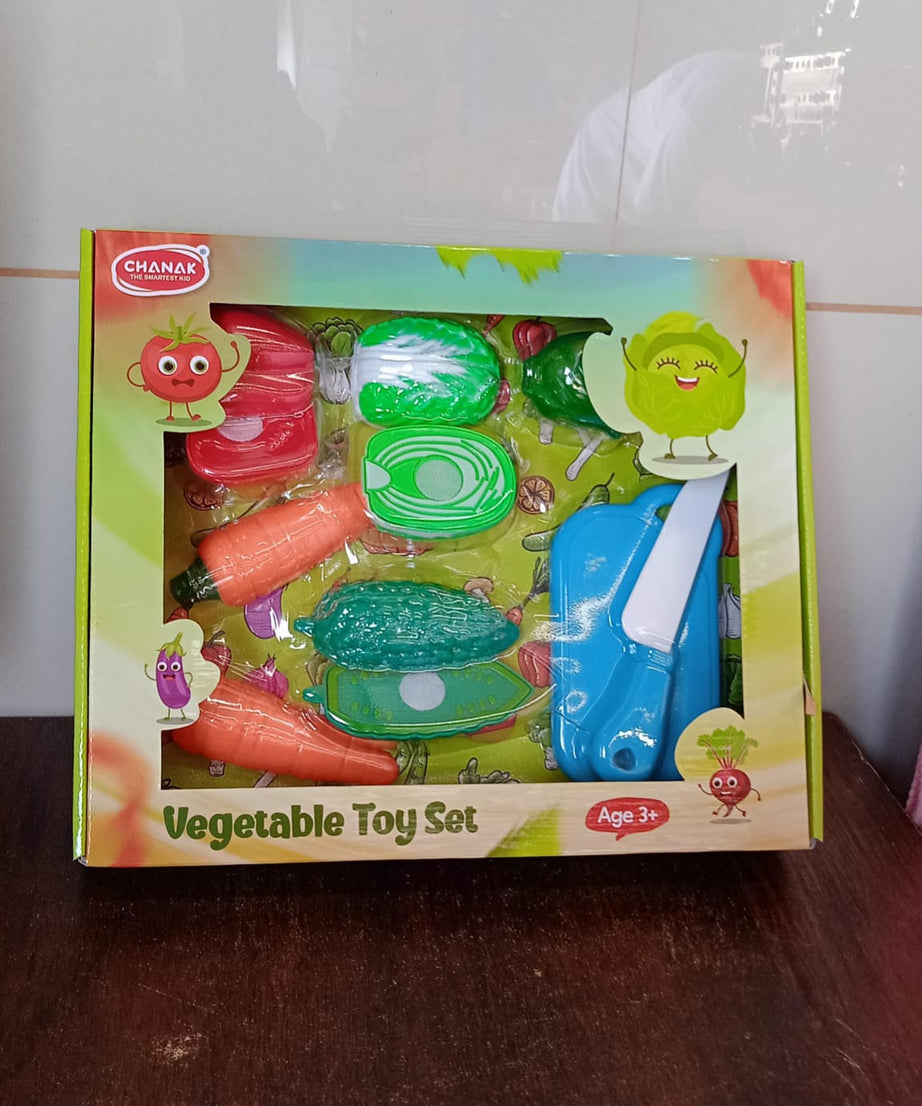Realistic slice-able fruits and vegetables cut in 2 part play toy set