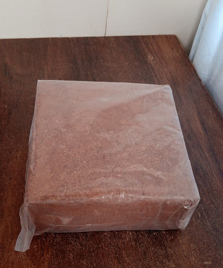 Cocopeat Block Organic Fertilizer and Soil Manure Potting Mixture for Home Gardening and Potted Plants (1 KG.)