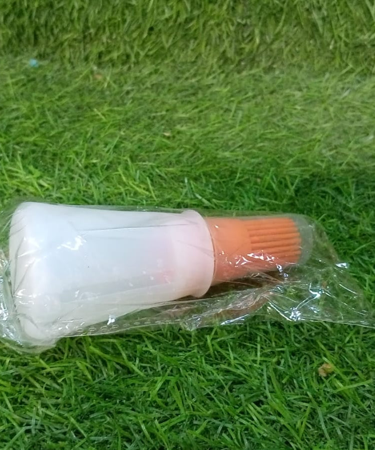 Oil bottle with silicone bristle brush