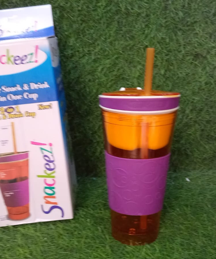 Travel-friendly cup with integrated snack holder, ideal for combining snacks and drinks.