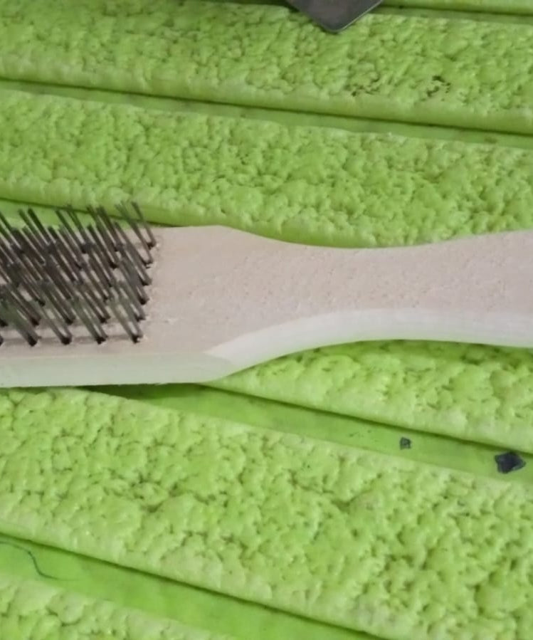 Wooden Handle Steel Wire Brush (1 Pc)