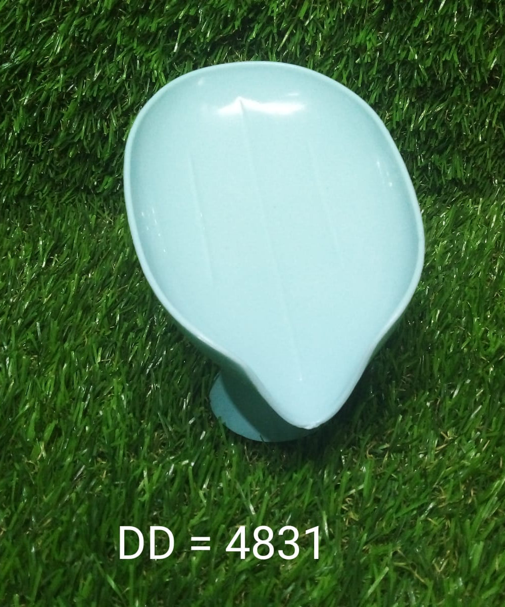 Leaf-shaped self-draining soap dish, perfect for bathroom or kitchen.
