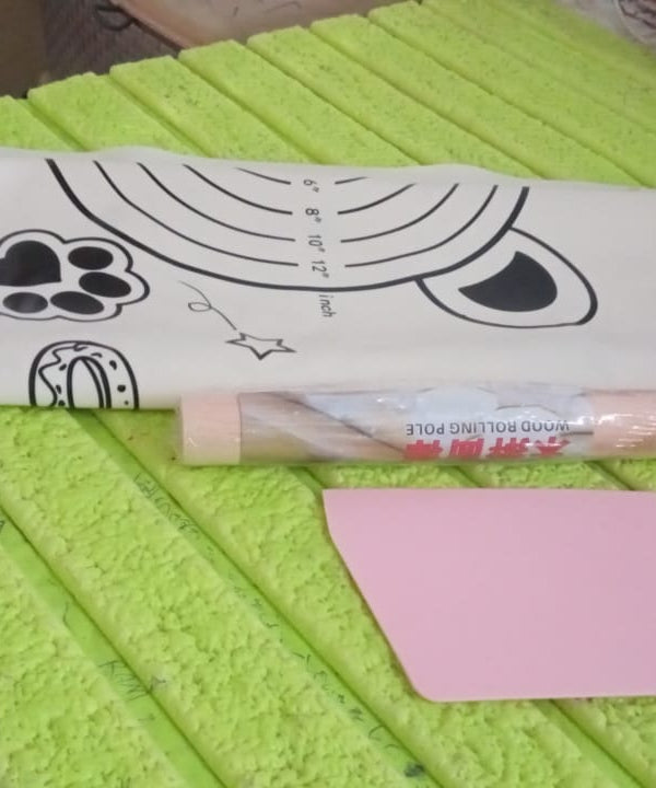 3 In 1 Low Silicone Baking Mat With Wooden Belan & Cake Scraper (3 Pcs Set / 70×50 CM)