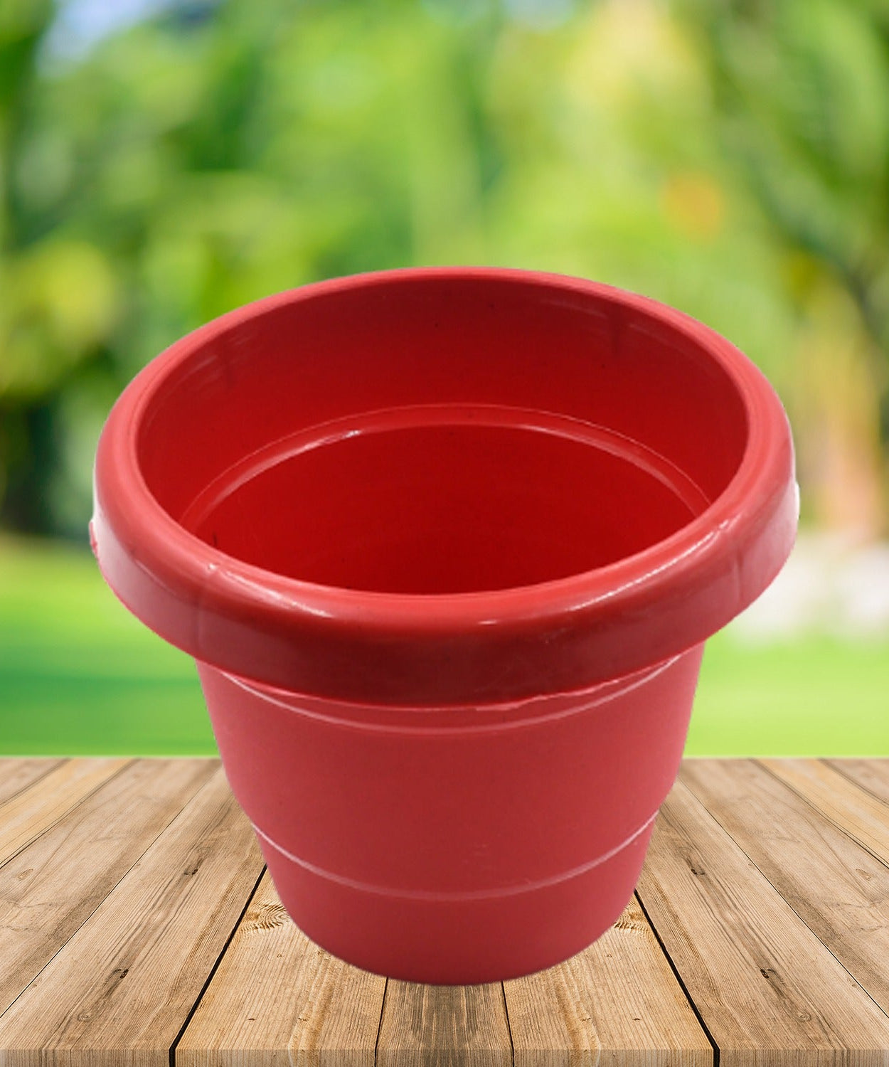 Durable plastic plant pot, 13 cm, ideal for indoor or balcony gardens, single unit.