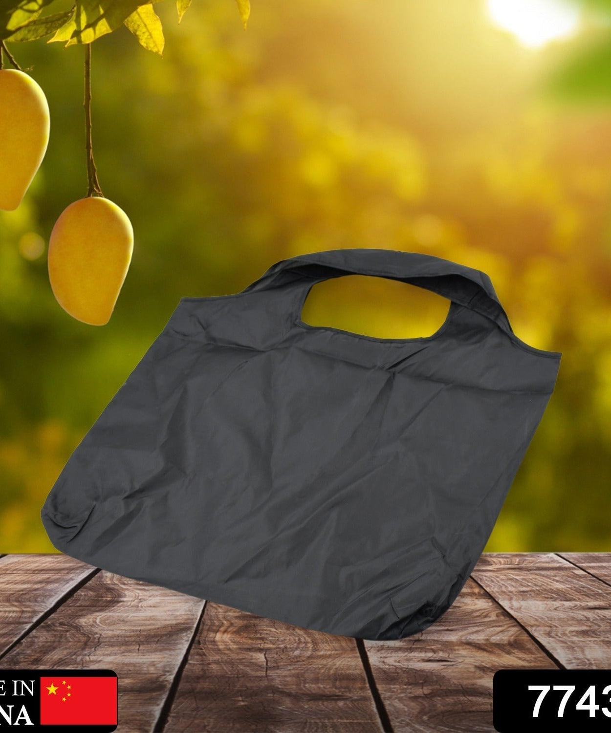 Reusable shopping bags with small pocket, machine washable and foldable.