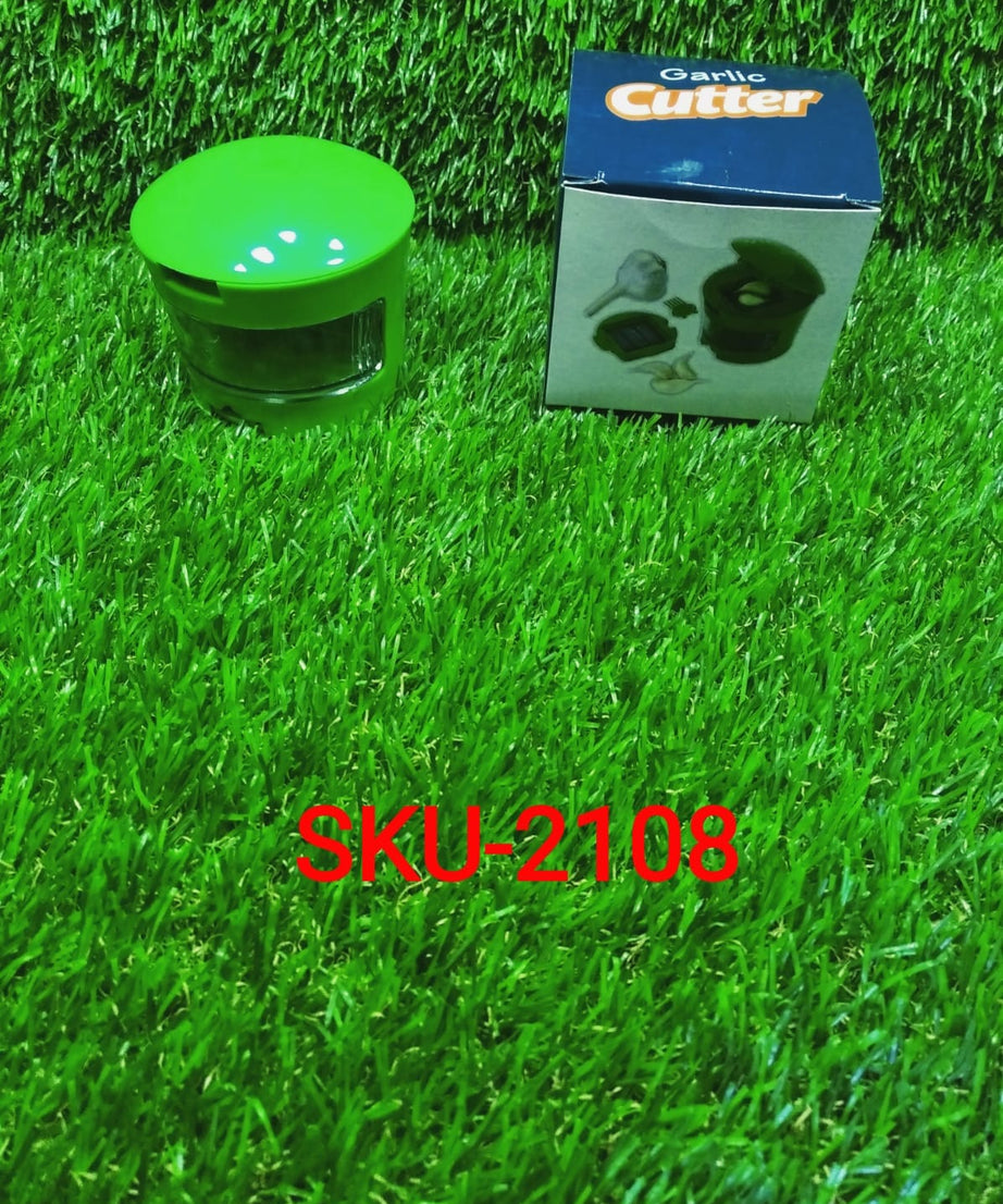 Garlic crusher with stainless steel design