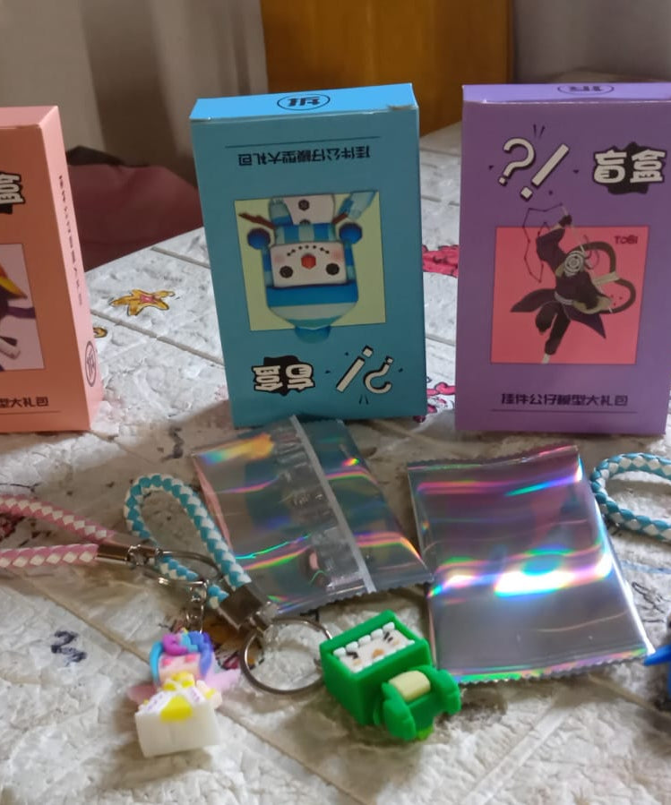 Cute Keychain With Card Gift - Keychain Accessories Key Chain Backpack Charms Car Keys Keychain for Kids Girls, Unicorn Toy and Charm Key- Chain for Bag  / Door Key- Ring / car Key- Ring / Party Favor (Mix Color & Design 1 Pc )