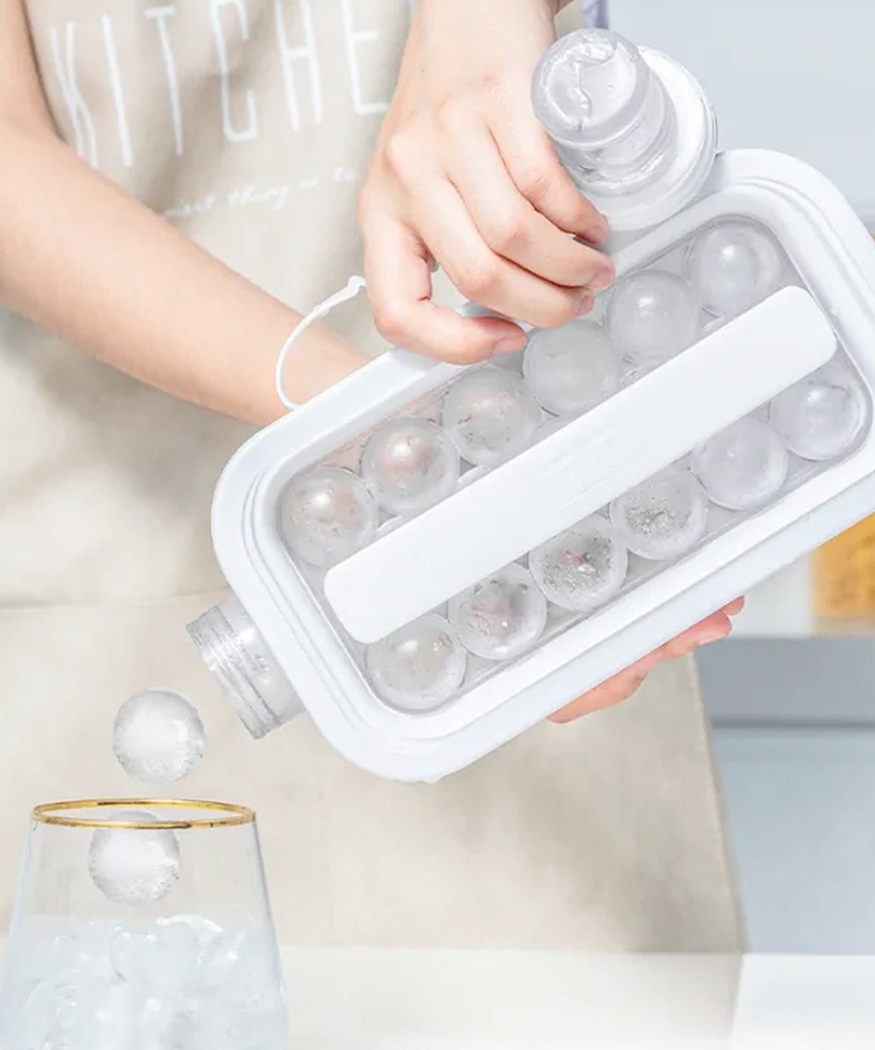 Ice cube making bottle