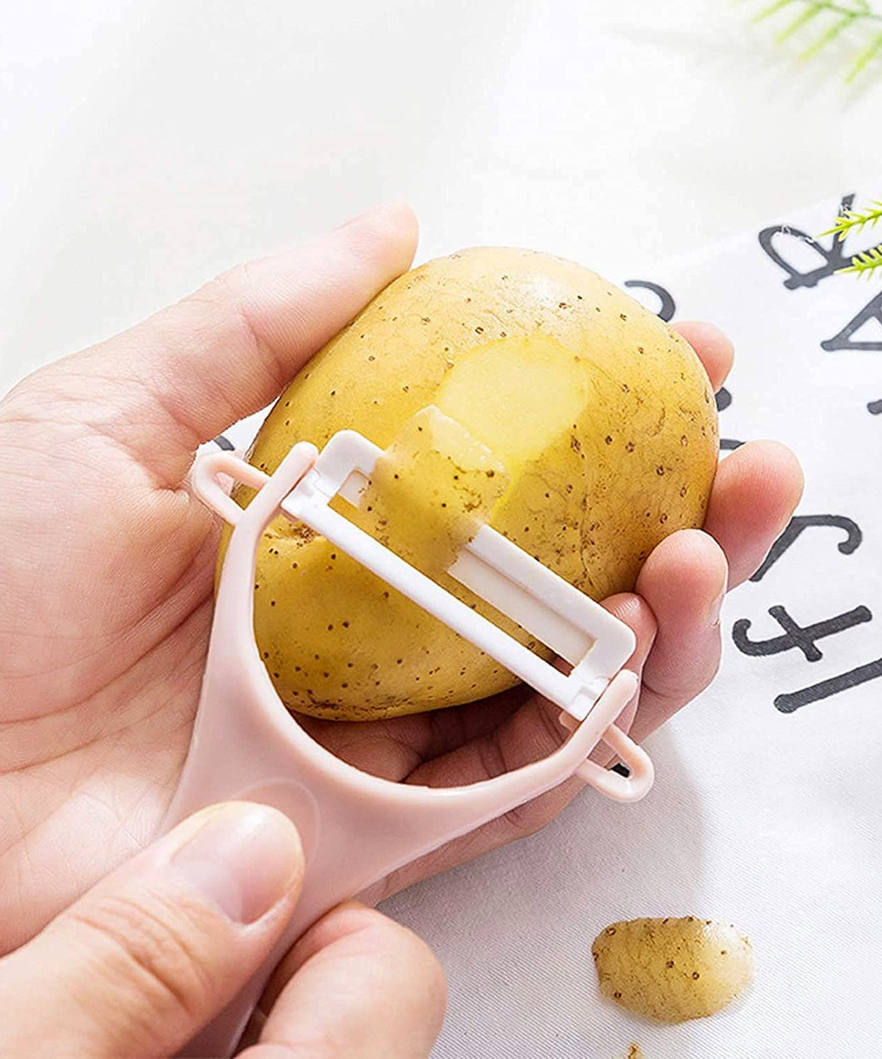 Stainless Steel Blade Peeler Universal Peeler for Professional and Household Kitchen Peeler (1 pc)