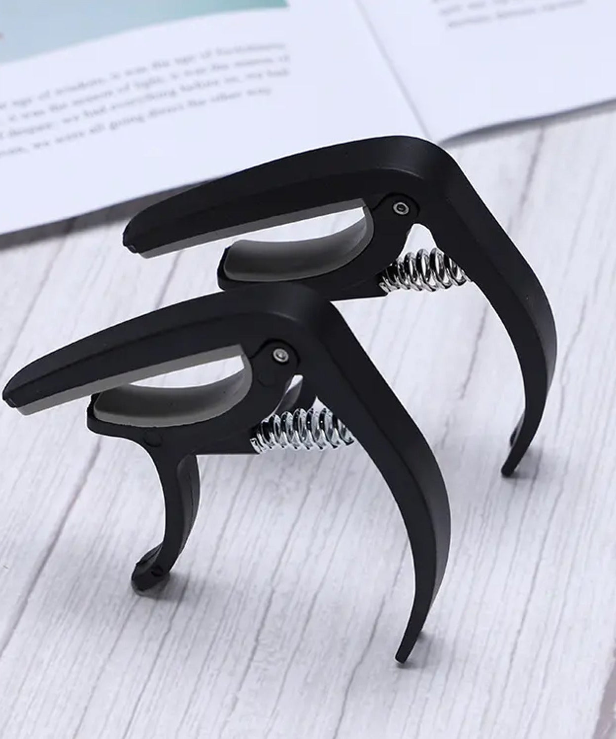 Guitar Capo with Pickup Stand, Soft for Acoustic and Electric Guitar Ukulele Mandolin Banjo Guitar Accessories
