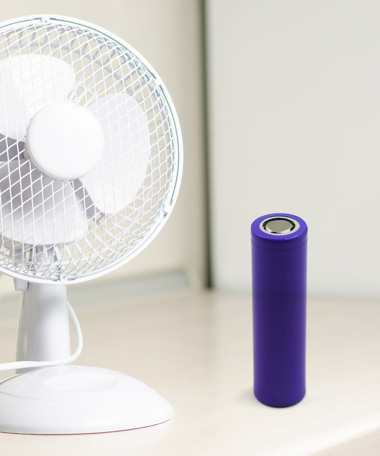 Flat-top lithium rechargeable battery, 3.7V, 1200mAh, high-capacity.